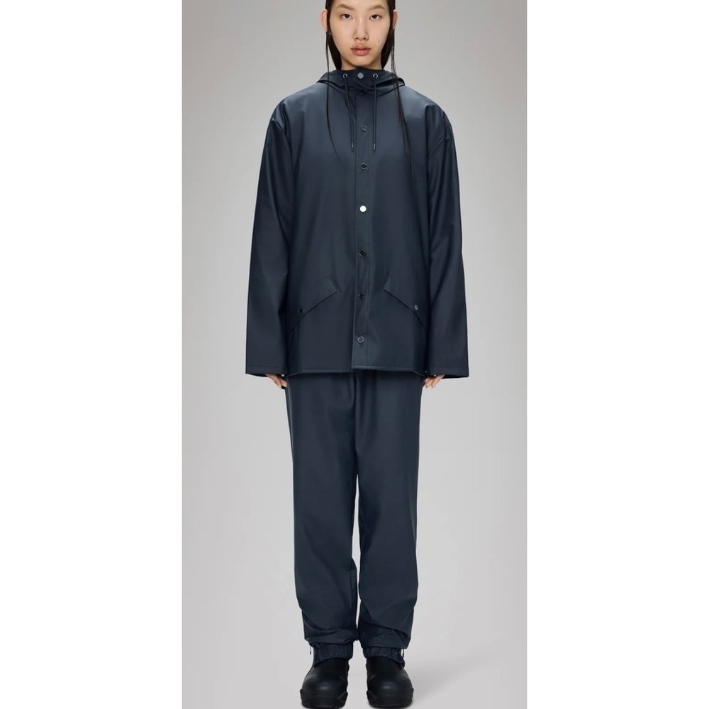 RAINS Jacket
Jacket is an ever-contemporary unisex rain jacket.
